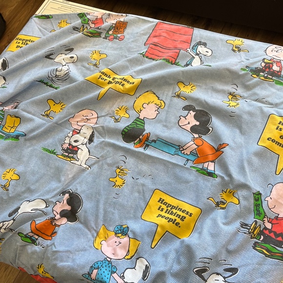 Vintage Other - Vintage 60's Peanuts / Charlie Brown, Snoopy & Friends Fitted Sheet